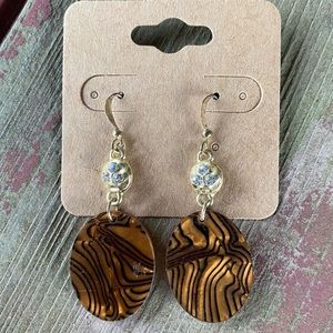 Fashion Brown & Gold Toned Dangle Lightweight Earrings Hook Backs